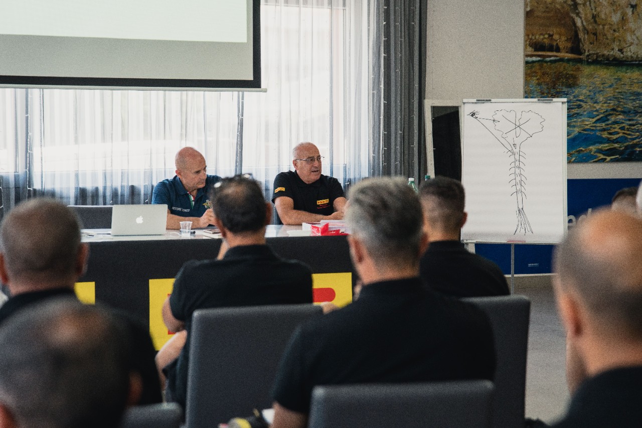 La FMI “laurea” i collaudatori moto Pirelli campioni in sicurezza